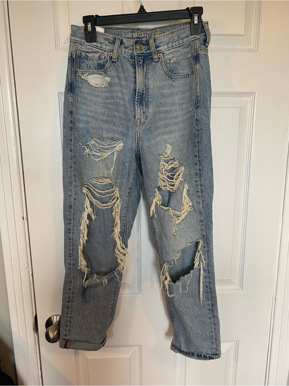 American Eagle Ripped Mom Jeans Light Wash 100% Cotton Size 2 Short